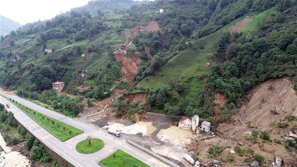 Trabzon'daki heyelanın hasarı gün ağırınca ortaya çıktı 11