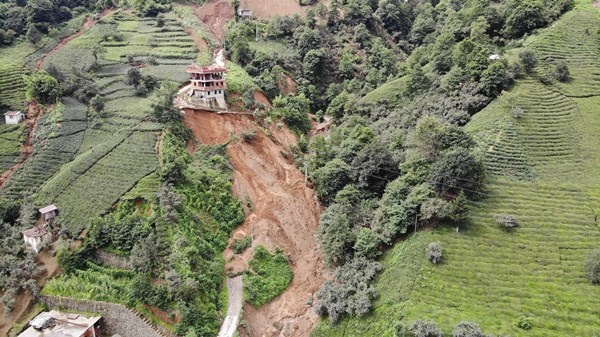 Trabzon'un Of ve Hayrat ilçelerindeki selden en fazla zararı çay bahçeleri gördü 8