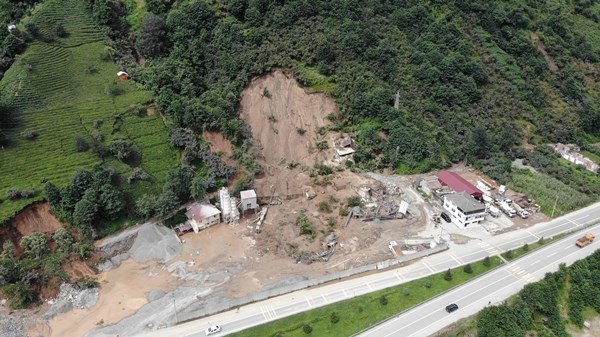 Trabzon'un Of ve Hayrat ilçelerindeki selden en fazla zararı çay bahçeleri gördü 2