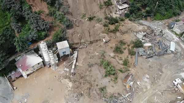 Trabzon'un Of ve Hayrat ilçelerindeki selden en fazla zararı çay bahçeleri gördü 5