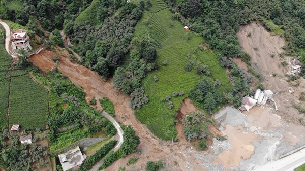 Trabzon'un Of ve Hayrat ilçelerindeki selden en fazla zararı çay bahçeleri gördü 12