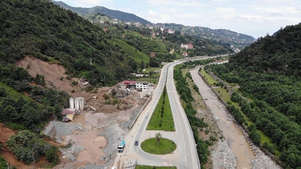 Trabzon'un Of ve Hayrat ilçelerindeki selden en fazla zararı çay bahçeleri gördü 13