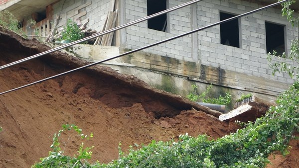 Trabzon'un Of ve Hayrat ilçelerindeki selden en fazla zararı çay bahçeleri gördü 15