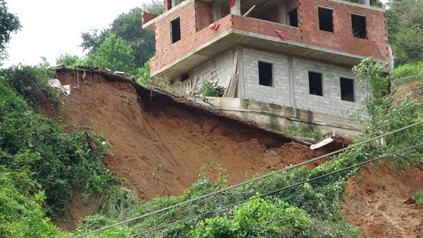 Trabzon'un Of ve Hayrat ilçelerindeki selden en fazla zararı çay bahçeleri gördü 21