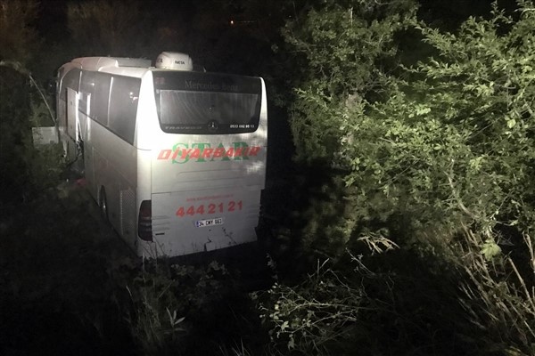 Gümüşhane'de yolcu otobüsü kaza yaptı ölü ve yaralılar var. Foto Haber. 5