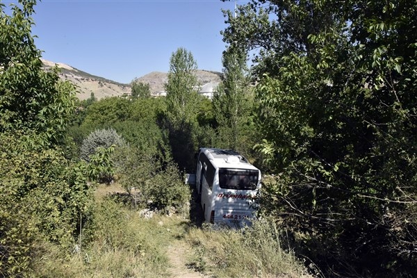 Gümüşhane'de yolcu otobüsü kaza yaptı ölü ve yaralılar var. Foto Haber. 14
