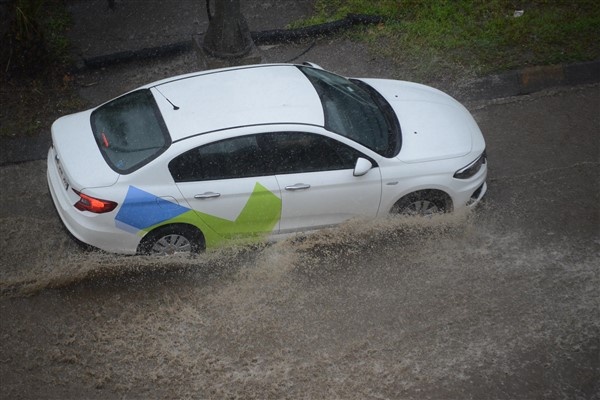 Trabzon'dan yağmur manzaraları! Poşetli önlem 7