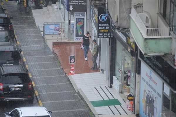 Trabzon'dan yağmur manzaraları! Poşetli önlem 10