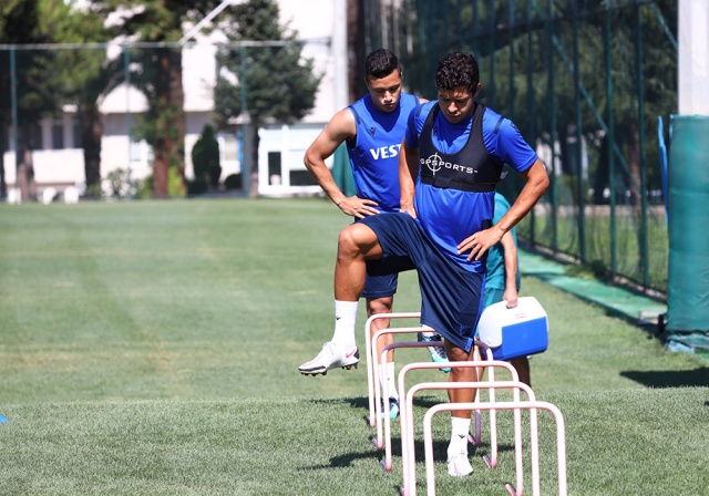 Trabzonspor'da hazırlıklar devam ediyor! Yıldız isim geri döndü 10