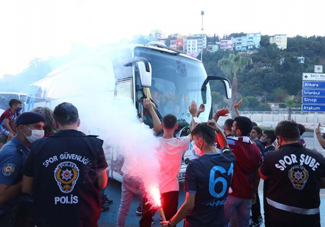 Trabzonspor'a Samsun'da coşkulu karşılama 2