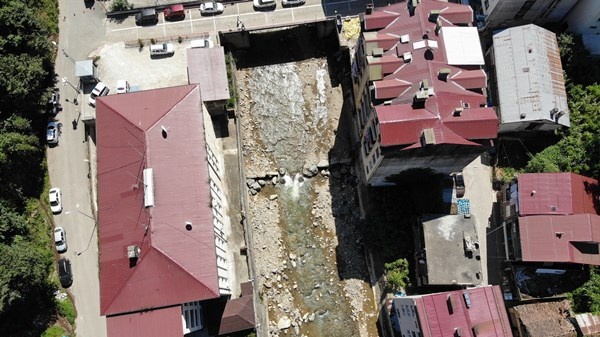 Trabzon'un Köprübaşı ilçesinde dereli korkusu 8
