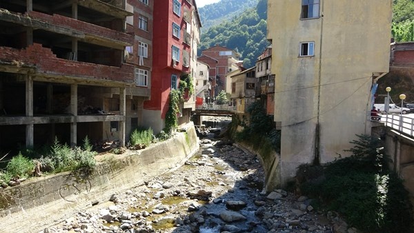 Trabzon'un Köprübaşı ilçesinde dereli korkusu 6