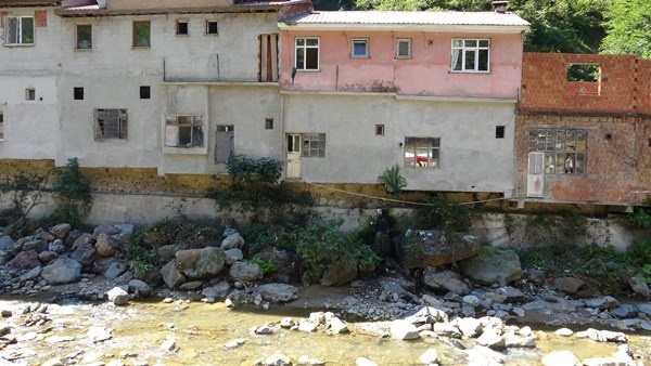 Trabzon'un Köprübaşı ilçesinde dereli korkusu 13