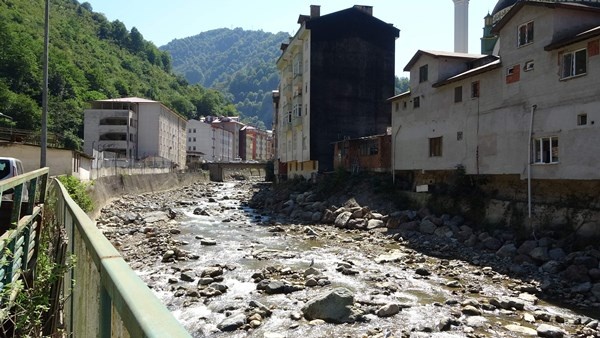 Trabzon'un Köprübaşı ilçesinde dereli korkusu 12