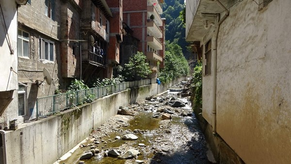 Trabzon'un Köprübaşı ilçesinde dereli korkusu 3