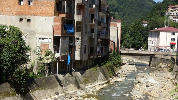 Trabzon'un Köprübaşı ilçesinde dereli korkusu 15