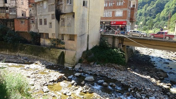 Trabzon'un Köprübaşı ilçesinde dereli korkusu 17