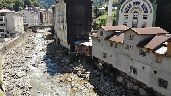 Trabzon'un Köprübaşı ilçesinde dereli korkusu 5