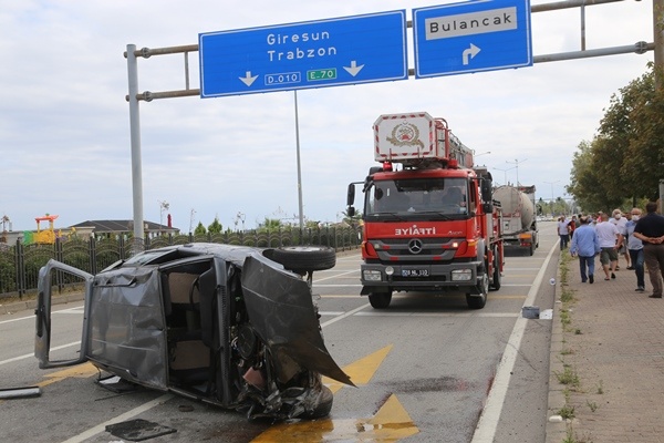 Trabzon plakalı beton mikseri otomobile çarptı: 5 yaralı 2