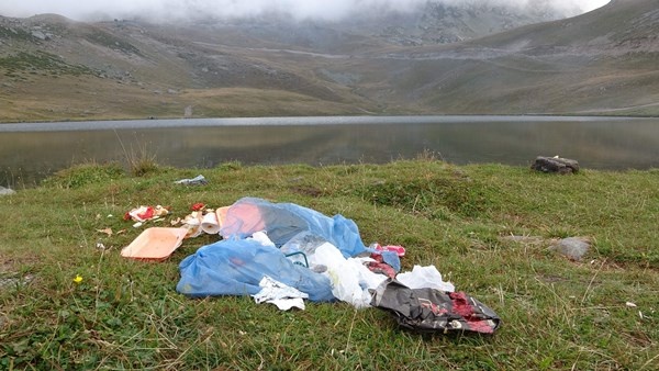 Trabzon'da 2 bin 740 rakımda bulunan Aygır Gölü’nü de kirletmeyi başardık! 5