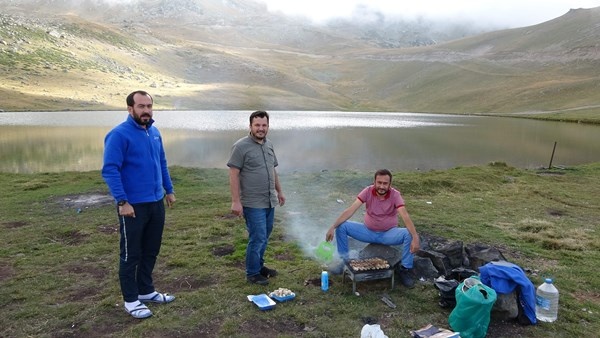 Trabzon'da 2 bin 740 rakımda bulunan Aygır Gölü’nü de kirletmeyi başardık! 13