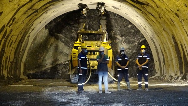 Avrupa'nın en uzunu olacak Zigana Tüneli'nin yüzde 76’sı tamamlandı 2
