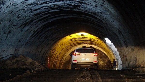 Avrupa'nın en uzunu olacak Zigana Tüneli'nin yüzde 76’sı tamamlandı 8