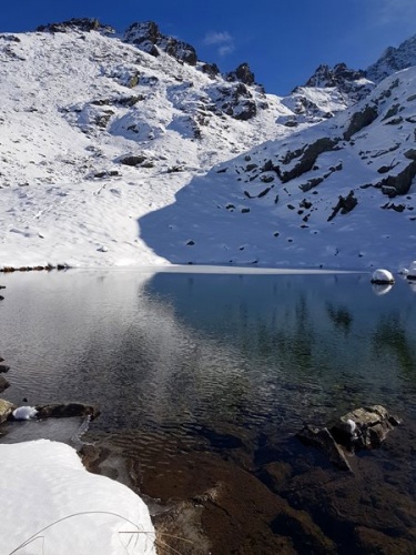 Karçal Dağı'nda göller ve akarsular buz tuttu. 6