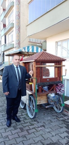 Trabzon'da takım elbiseli seyyar satıcı 14