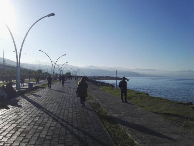 Trabzon'da güneşi gören sahile koştu 2