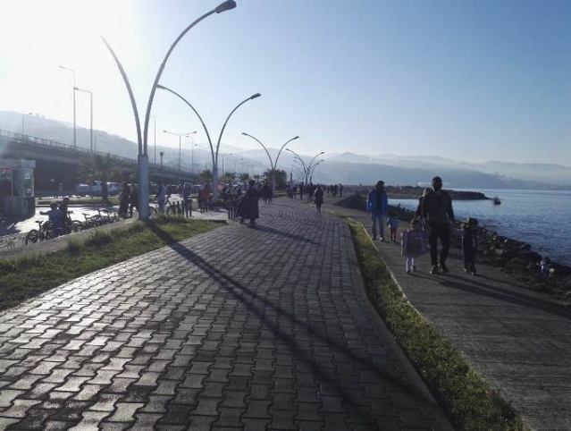 Trabzon'da güneşi gören sahile koştu 11