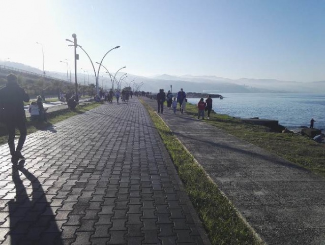 Trabzon'da güneşi gören sahile koştu 8