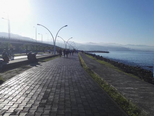Trabzon'da güneşi gören sahile koştu 17