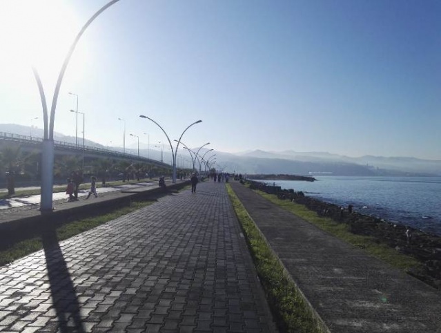 Trabzon'da güneşi gören sahile koştu 7