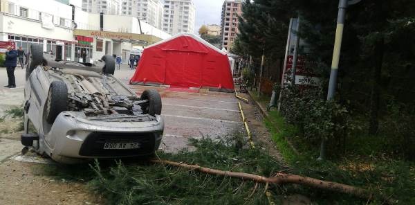 Trabzon'da acil önünde şok olay! Bir anda yamaçtan düştü 2