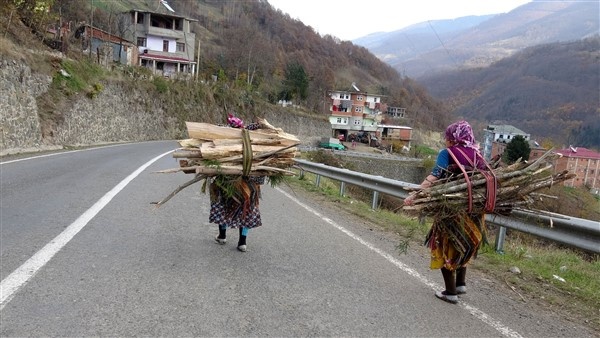 Trabzon'da sokaklar boşaldı tarlalarda hareketlilik var 3