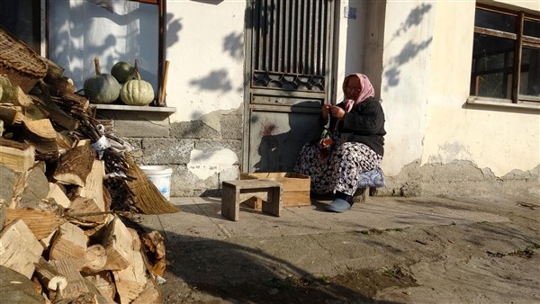 Trabzon'da sokaklar boşaldı tarlalarda hareketlilik var 4