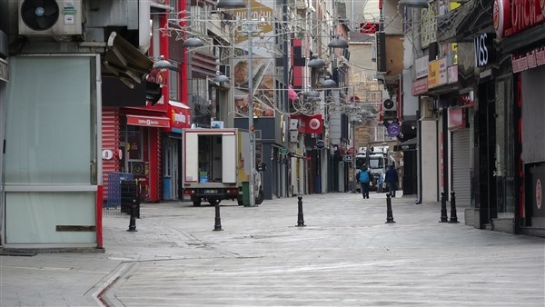 Korona virüs kapsamında Trabzon'da cadde ve sokaklar boş kaldı. 12 Aralık 2020 3