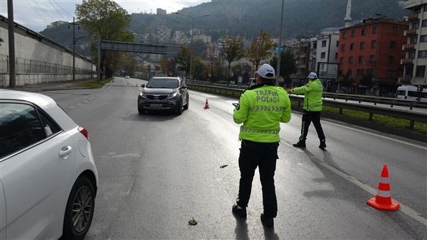 Korona virüs kapsamında Trabzon'da cadde ve sokaklar boş kaldı. 12 Aralık 2020 7