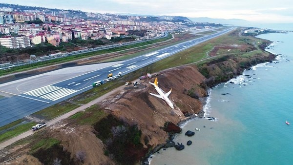 Trabzon'da pistten çıkan uçak için karar aşamasına gelindi 7