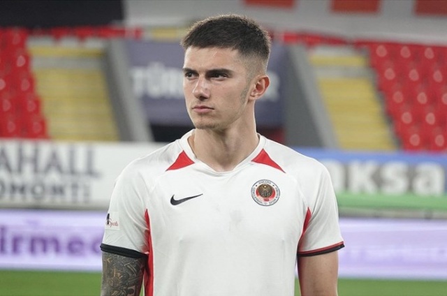 Trabzonspor'un yeni transferi Berat Özdemir kimdir? 4