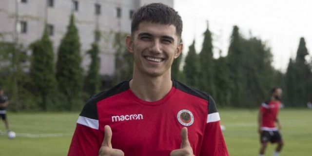Sefa Yılmaz Trabzonspor'un yeni transferi Berat Özdemir'i anlattı 4