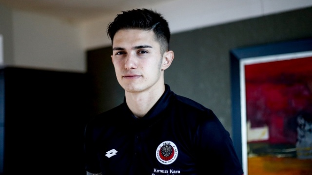 Sefa Yılmaz Trabzonspor'un yeni transferi Berat Özdemir'i anlattı 8
