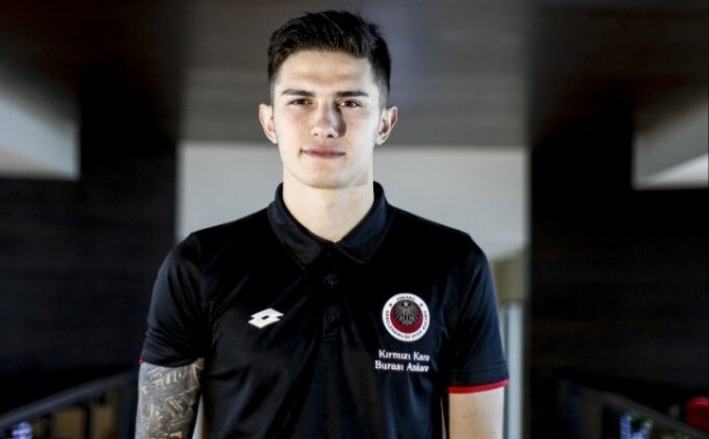 Sefa Yılmaz Trabzonspor'un yeni transferi Berat Özdemir'i anlattı 6