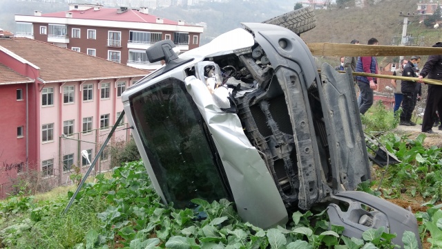 Trabzon'da feci kaza! Freni boşalan kepçe dehşet saçtı 11