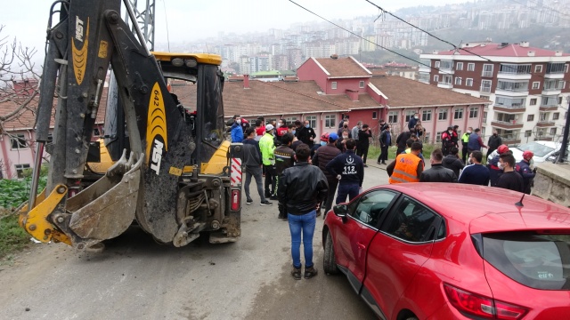 Trabzon'da feci kaza! Freni boşalan kepçe dehşet saçtı 5
