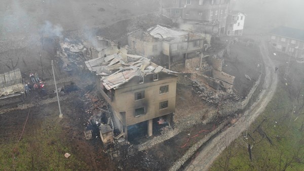 Trabzon'da yangının hasarı gün ağarınca ortaya çıktı 16