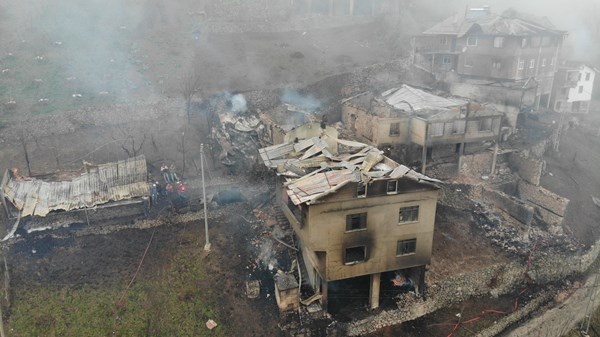 Trabzon'da yangının hasarı gün ağarınca ortaya çıktı 8