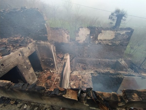 Trabzon'da yangının hasarı gün ağarınca ortaya çıktı 9