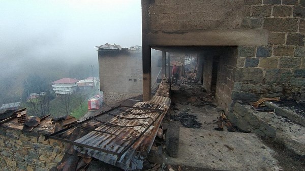 Trabzon'da yangının hasarı gün ağarınca ortaya çıktı 5
